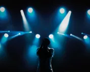 Singer-alone-on-stage-with-spotlights